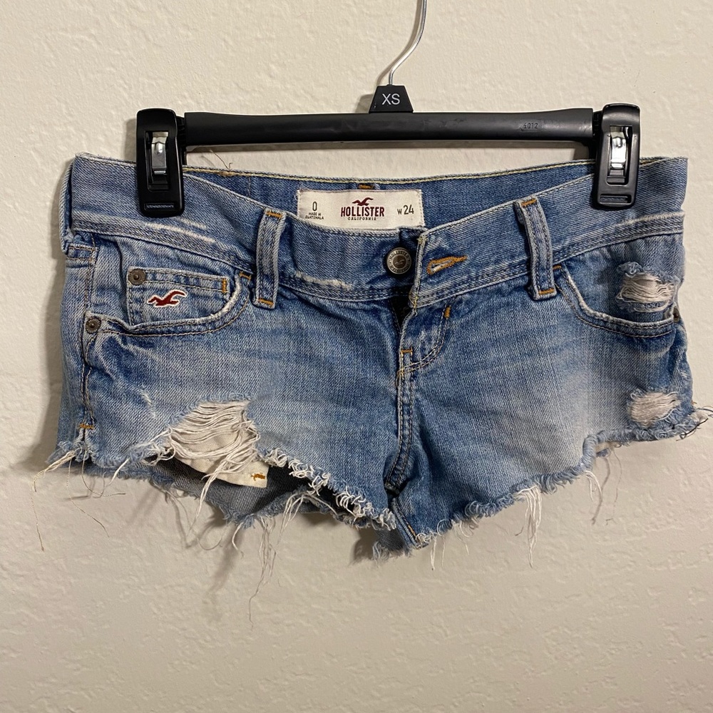 Hollister size 24